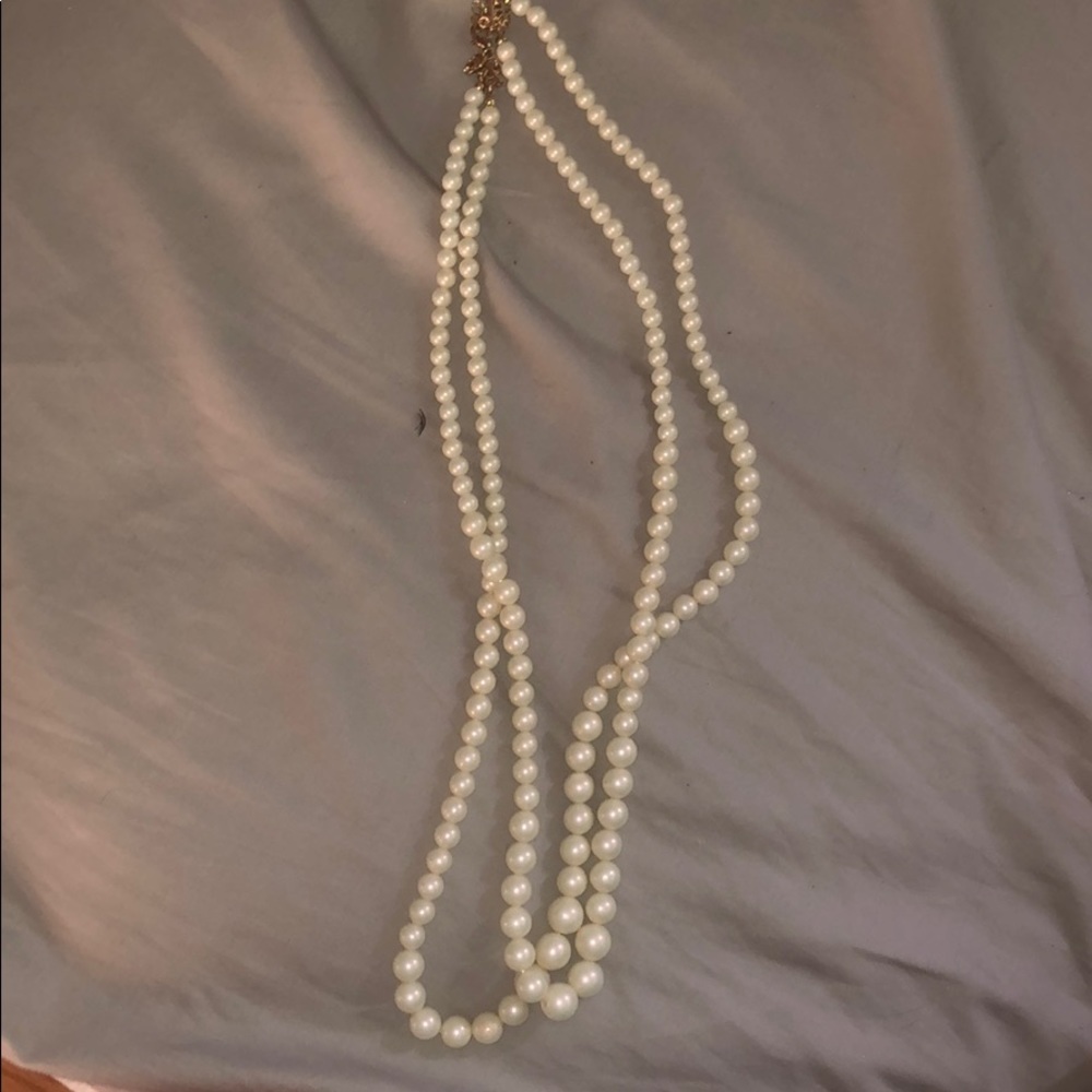 Layered pearl necklace